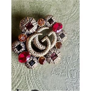 New Gucci Gold-Tone Brooch with multicolored Stones